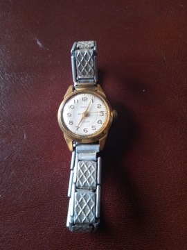Zegarek damski nakręcany z epoki PRL-u 