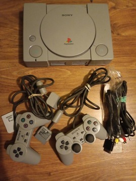 Sprawne. PlayStation 1 psx dwa pady karta pamięci