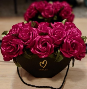 Flower box, ręcznie robione kwiaty z wstażki 