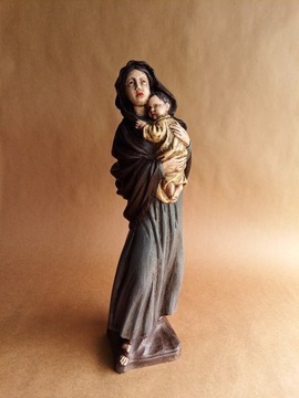 Figurka Madonny z dzieciątkiem. Matka Boska.