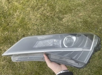 Lampa, reflektor przedni Skoda Superb 3 LEWA