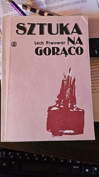 Sztuka na gorąco - Lech Piwowar. Szkice literackie