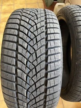 Goodyear ultra grip performance + 225/40R19