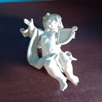 Porcelanowa zawieszana figurka - aniołek. Włochy, druga połowa XX w.