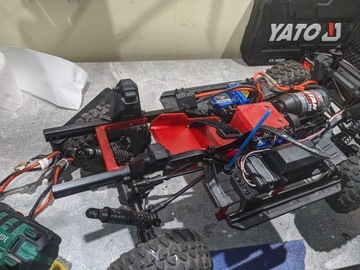 Traxxas TRX4 uchwyt, tacka baterii LowCG