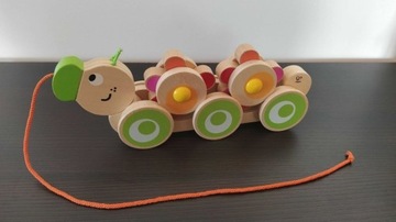 Eko zabawka: drewniana gąsienica na sznurku Hape