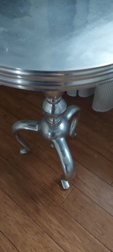 Stolik metalowy srebrny