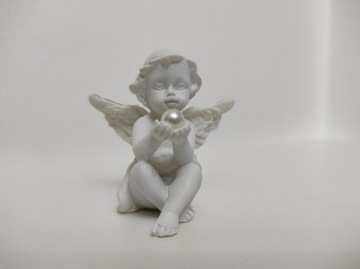 Aniołek z perełką - figurka