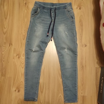 Miękkie jeansy na gumce, z przetarciami, M/L