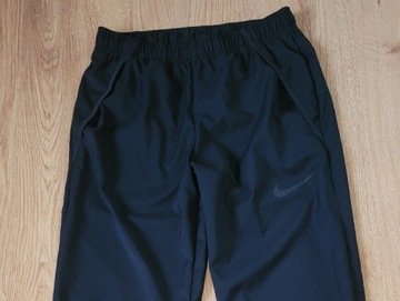 Spodnie dresowe Nike DRI-FIT rozmiar S na 165