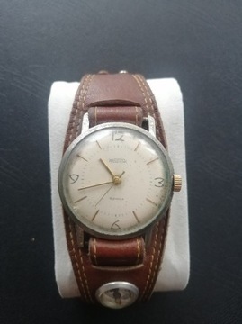 Staro dawny zegarek na nadgarstek na pasku. 