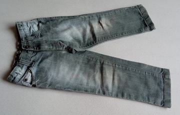 spodnie jeansowe r. 104 przetarcie jasnoszare