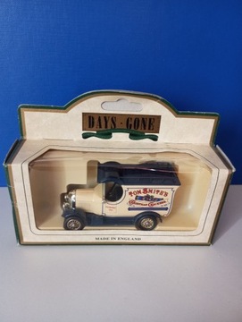 Corgi/Lledo 50016 1926 Morris Van Bull-Nose