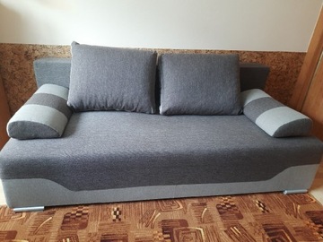 Sofa rozkładana z poduchami