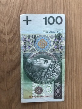 Banknot 100 zł z unikalnym numerem seryjnym 