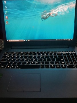 Laptop LENOVO