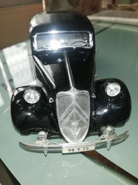 CITROEN 15CV 6 CYL 1936    1:18 MAISTO 