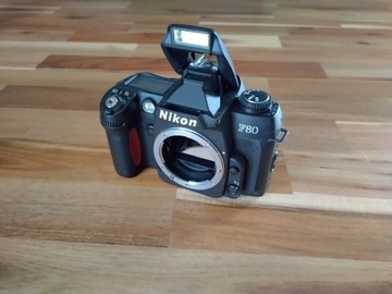Aparat lustrzanka Nikon F80 S z databack