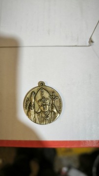 Medalik z Janem Pawłem II