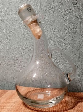 Karafka szklana z "zakrzywioną szyjką"