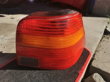 Volkswagen Golf IV - lampa prawy tył