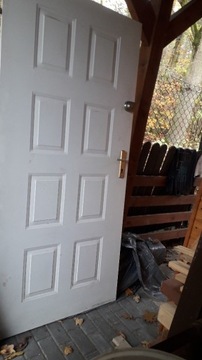 Drzwi wejściowe lewe 93 x 200 białe.