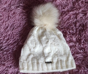 Zimowa damska czapka z pomponem firmy PaMaMi 