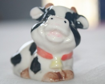 porcelanowa figurka - krowa
