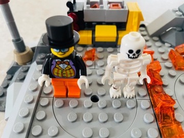 LEGO Figurka szkielet + gratis 