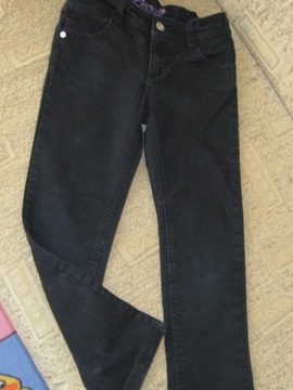 Spodnie dżinsowe czarne na 122 - 128 cm.
