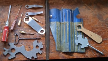 Zestaw starych narzędzi PRL klucze śrubokręty inne