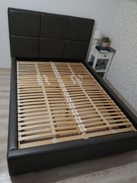 Łóżko sypialniane 155x217 cm, tapicerka do odnowy