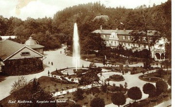 Bad Kudowa widok na Park starą Pijalnię, Zamek