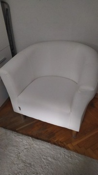 Biały fotel skórzany do salonu