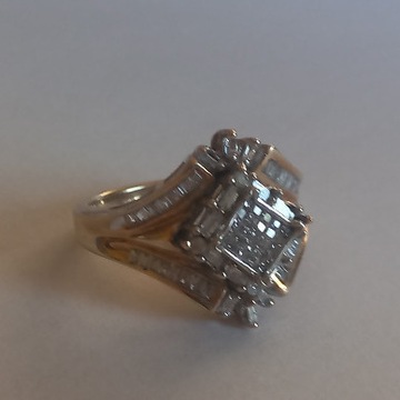 Duży, piękny złoty pierścionek z diamentami 10K 