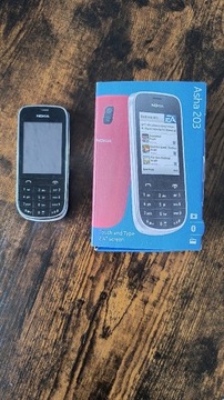 Nokia Asha 203 z akcesoriami