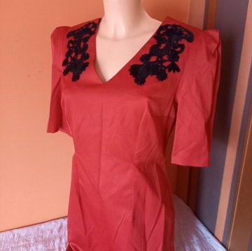 czerwona sukienka orsay koronkowa naszywka 