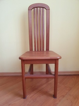 Krzesła z litego drewna