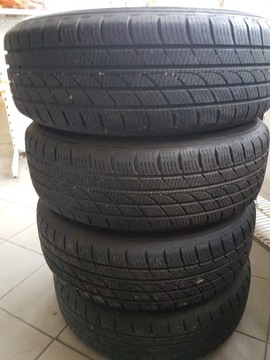 Koła zimowe 215/70 r16 4szt SUV