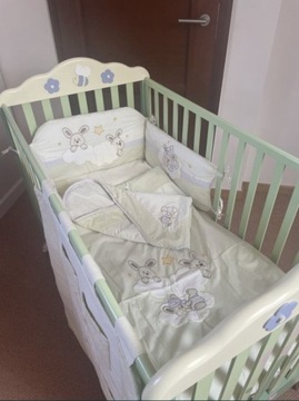 łóżeczko dla niemowląt MIBB + materac akcesoria