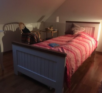 Drewniane łóżko 