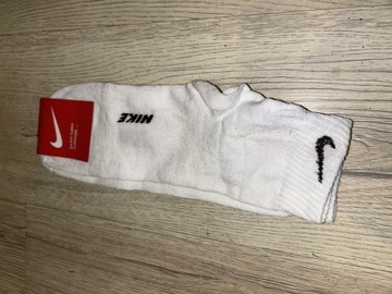Skarpetki Nike długie białe