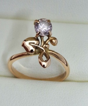 Złoty pierścionek z różowym oczkiem Au 583