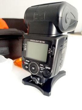Lampa błyskowa Nikon speedlight SB700. 