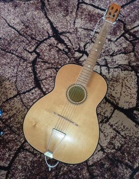 Gitara akustyczna 