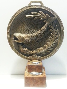 Figura trofeum-ryba, metal brązowiony, XX w.