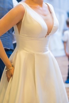 Sukienka ślubna biała gładka do ziemi r. 38