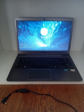 Laptop Samsung NP535U