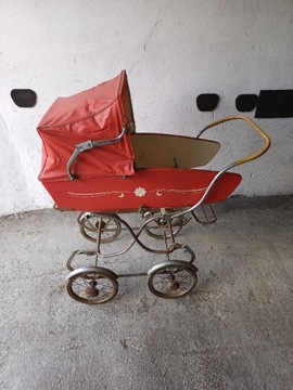 Wózek dziecięcy z 1977 roku