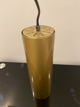 Metalowy żyrandol tuba w kolorze złotym